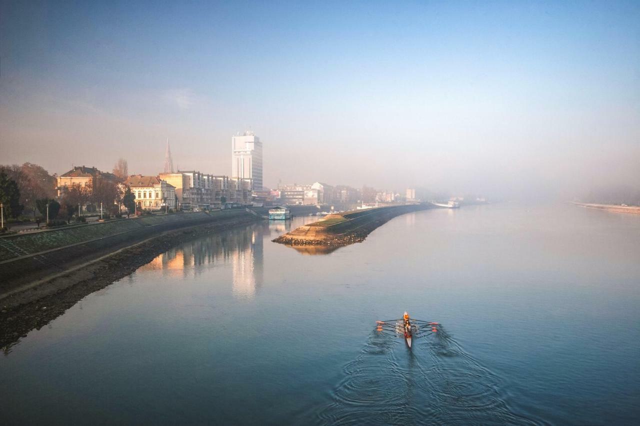 Riverview Apartment Osijek Exteriör bild
