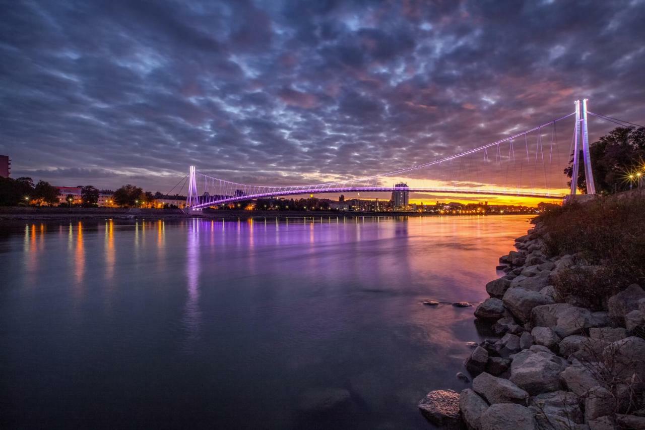 Riverview Apartment Osijek Exteriör bild