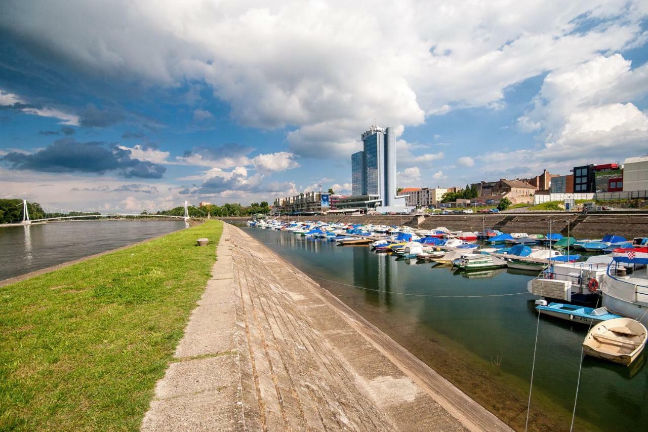 Riverview Apartment Osijek Exteriör bild