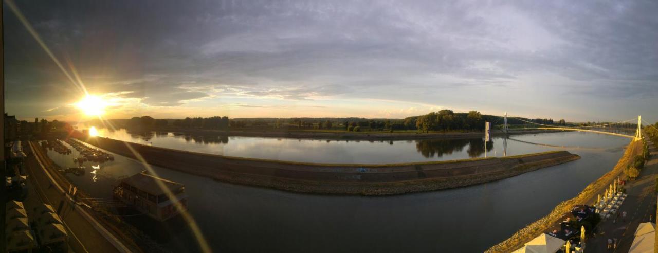 Riverview Apartment Osijek Rum bild