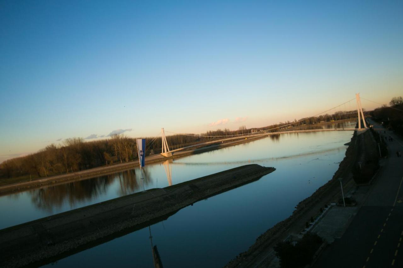 Riverview Apartment Osijek Rum bild