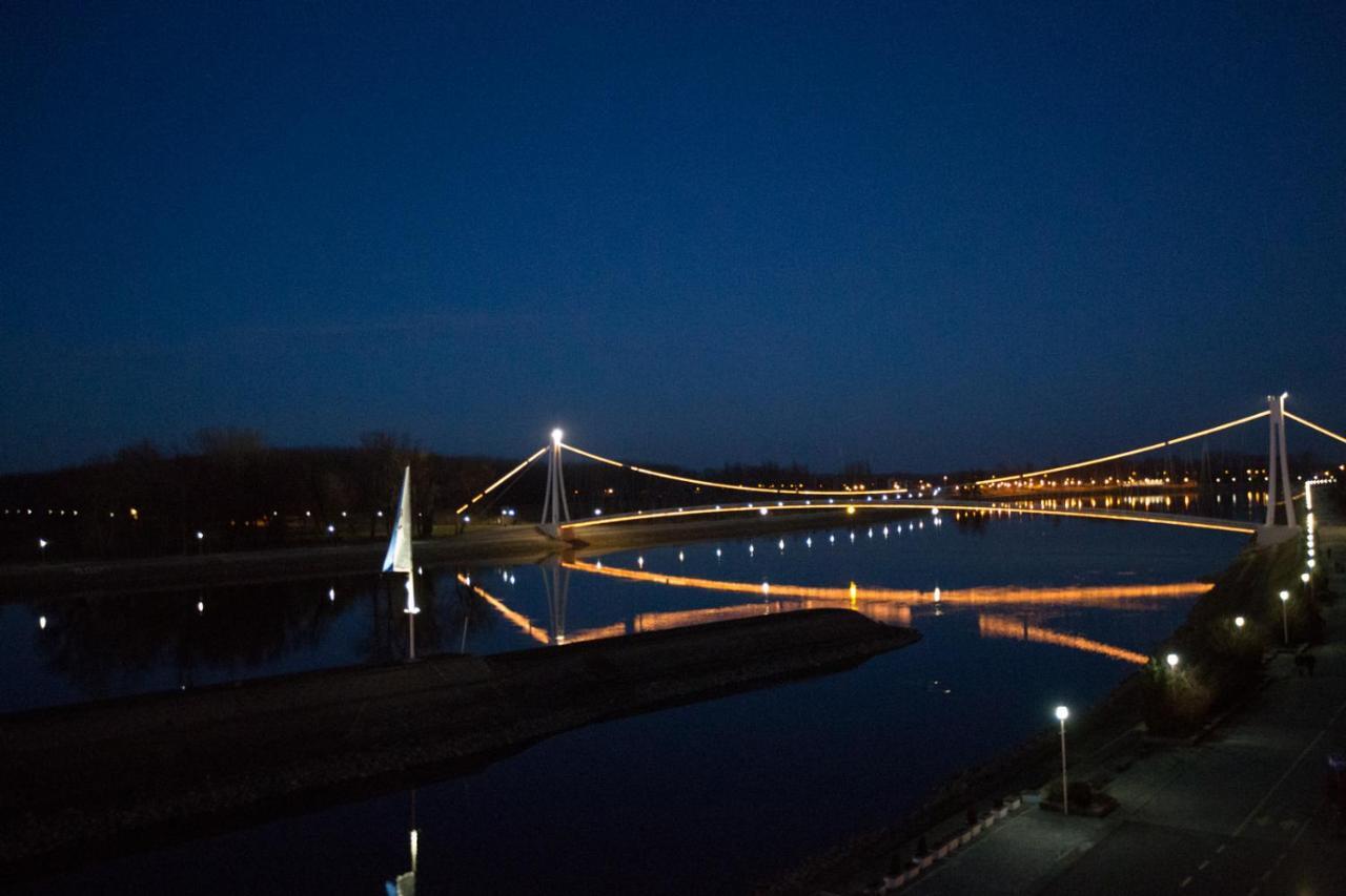 Riverview Apartment Osijek Rum bild